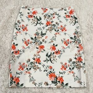 Ann Taylor floral pencil skirt. Size 8.